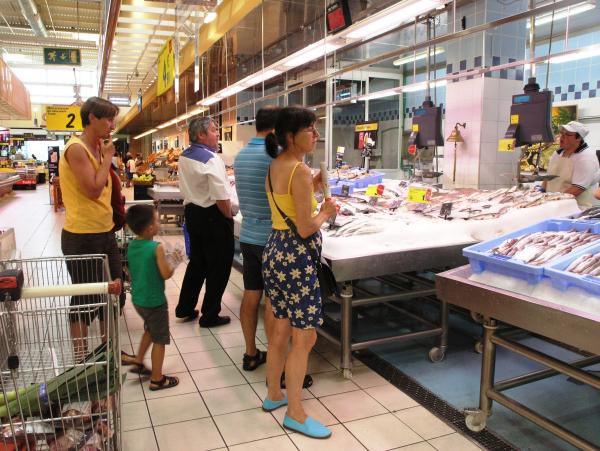 Fischtheke im Carrefour